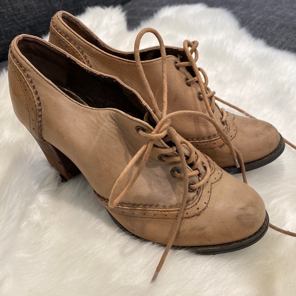 KimChi Blue Oxford Heels Size 6
